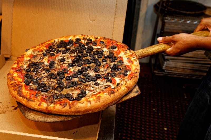 King Arthur Supreme round table pizza